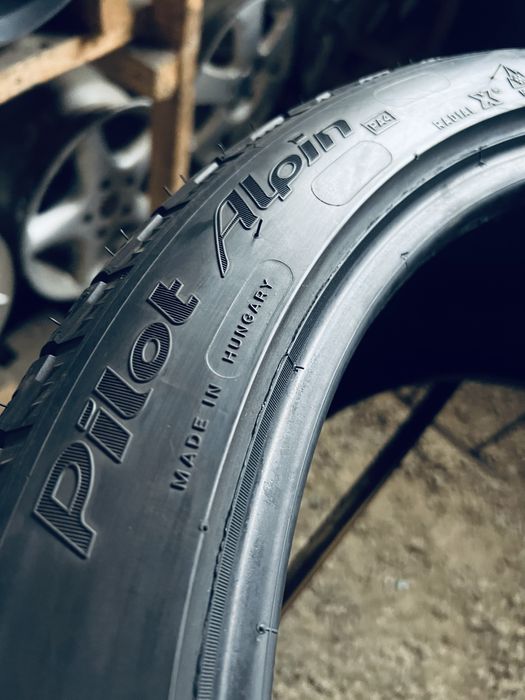 Шини  Резина Зимові  285 35 20 Michelin PilotAlpinPA4 2шт