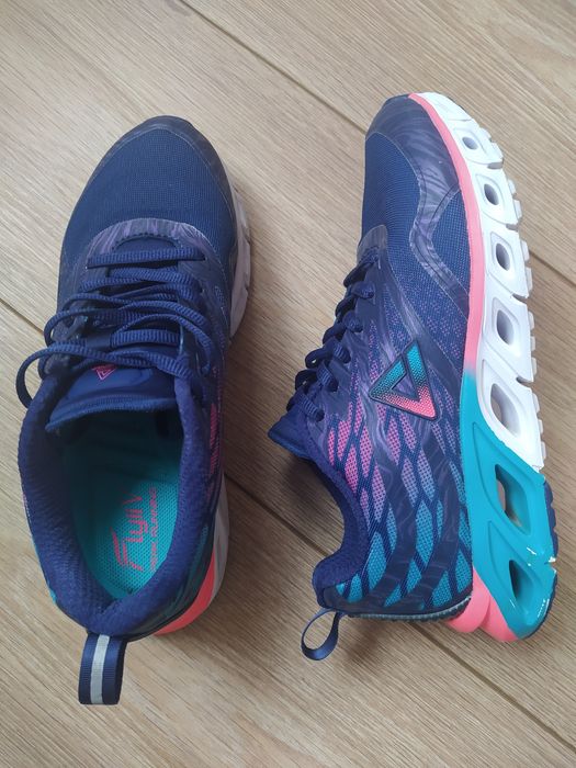 Кроссовки Peak 35 p 22.5 см