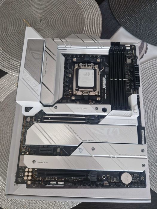 Asus Strix X670E-A gaming wifi