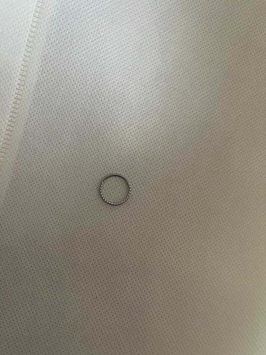 Kolczyk piercing clicker