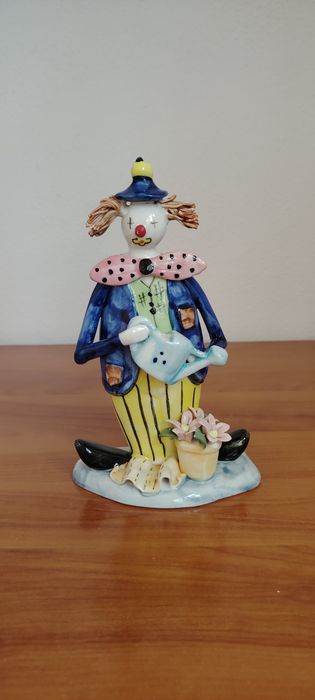 Various porcelain items447224792241285123