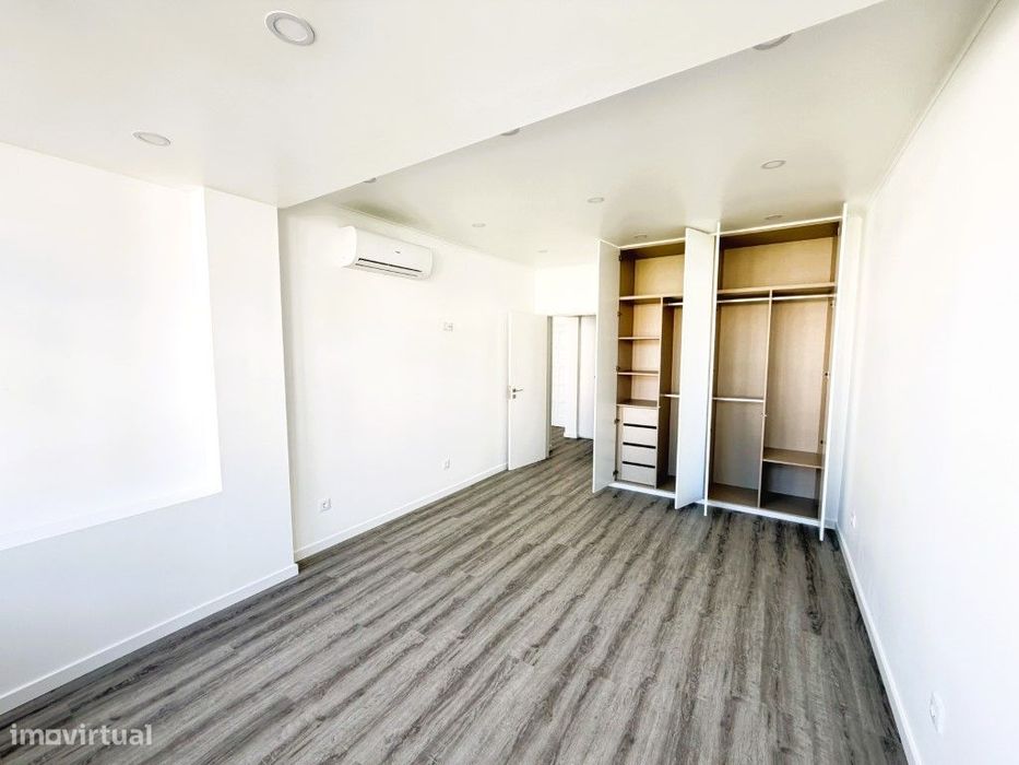 Apartamento T1 Renovado para Arrendamento no Centro de Santa Cruz -...