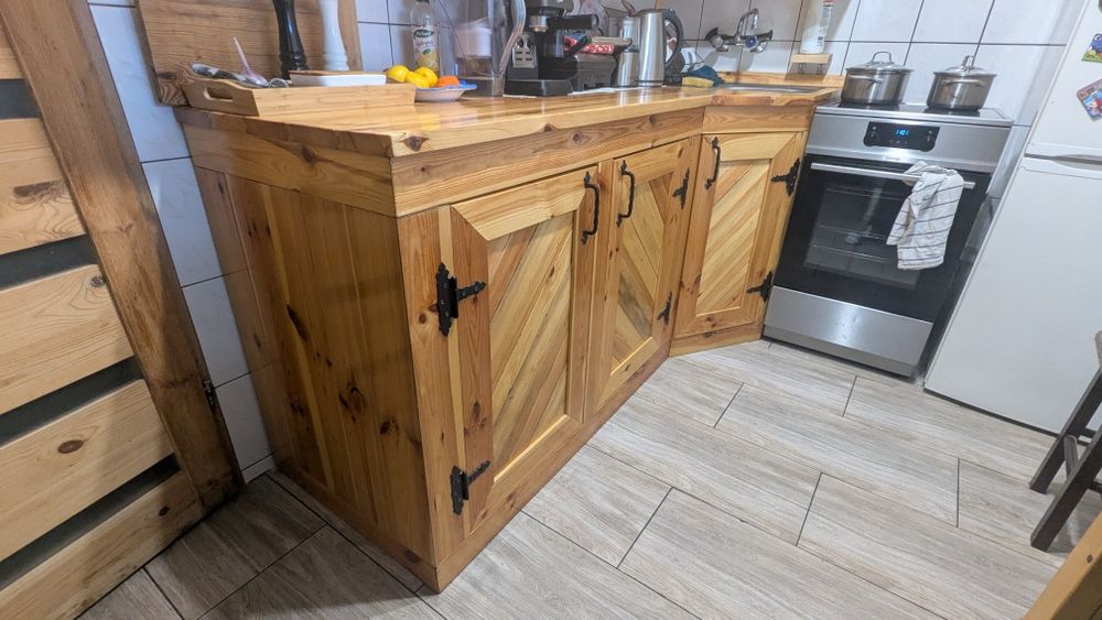 Meble sosnowe na wymiar