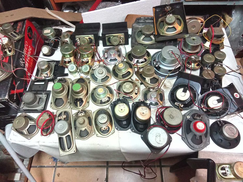 Dois altifalantes, Sony 30 whats como novos