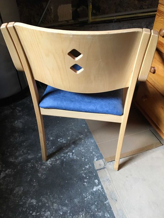 komplet 4 stabilnych krzeseł