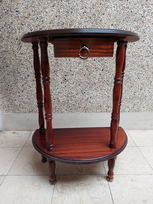 Cómoda/mesa para venda