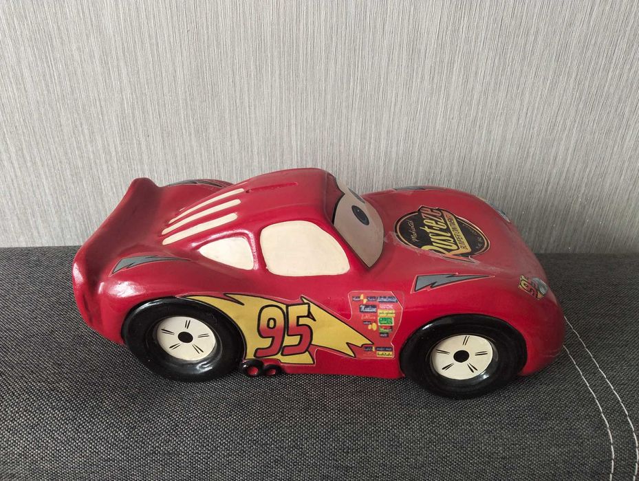 Велика машинка-копілка  Маквін. Довжина - 29 см.