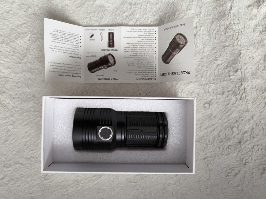 NOWA Latarka LED o mocy 8000 lumenów wykonana ze stopu aluminium 6063