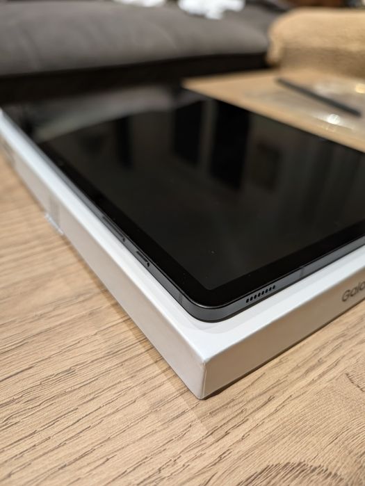 Samsung Galaxy Tab S8+ 12.4" 8/256GB Wi-Fi Grafitowy + S Pen + 2x Etui (Spigen Hard Case + Silikon)