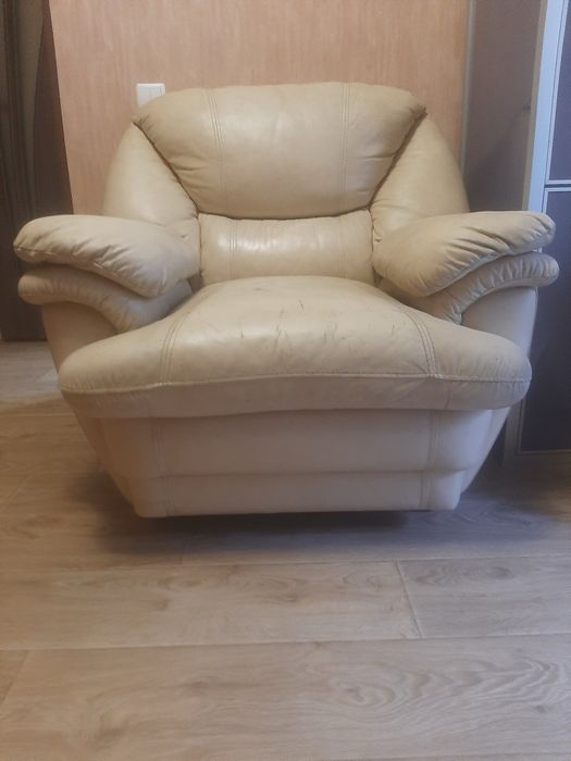 Кресло кожаное Голливуд, цвет -бежевый