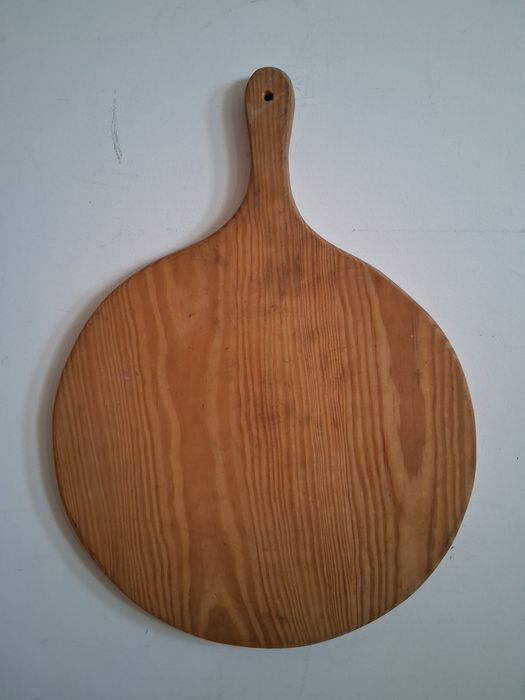Large Round Cutting/Serving Board with Handle503552050610851844