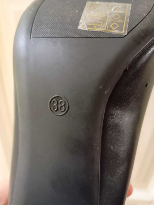 Шкіряні туфлі, зручні. Майже нові. Не мають жодних пошкоджень