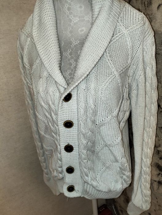 Rozpinany sweter biały warkocz guzki S