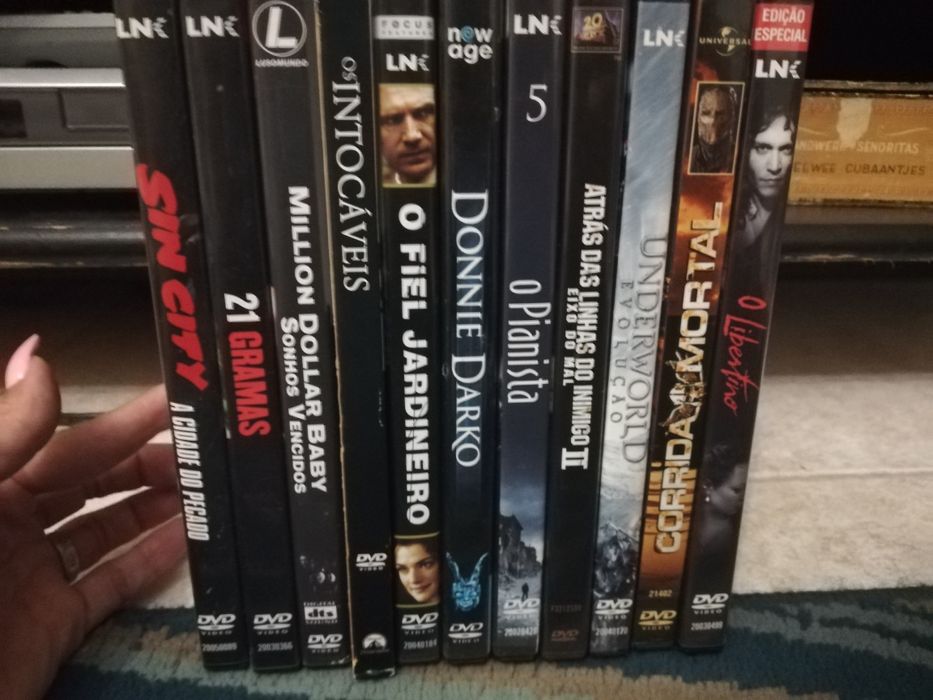 DVDs de filmes de diferentes géneros !!! Ver lista dos disponíveis