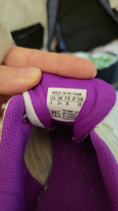 Фірмові кросівки адідас