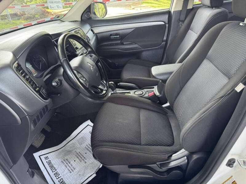 2016 Mitsubishi Outlander ES