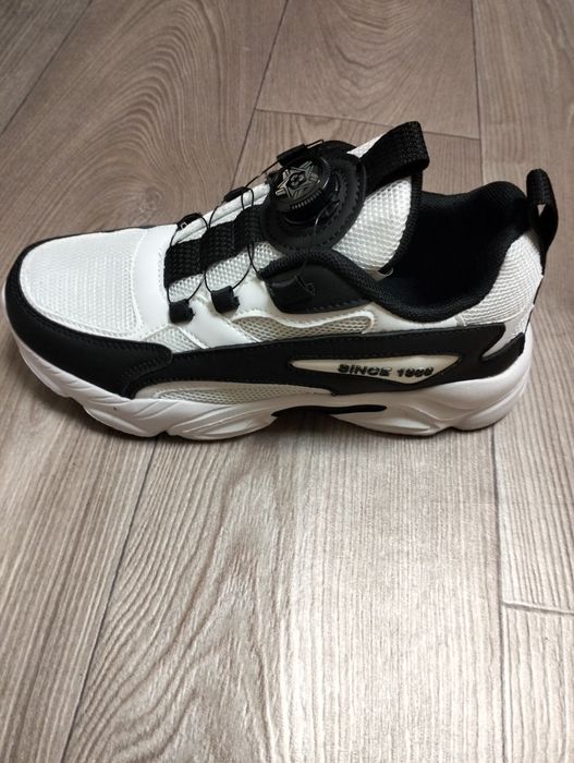 Продам кросівки нові