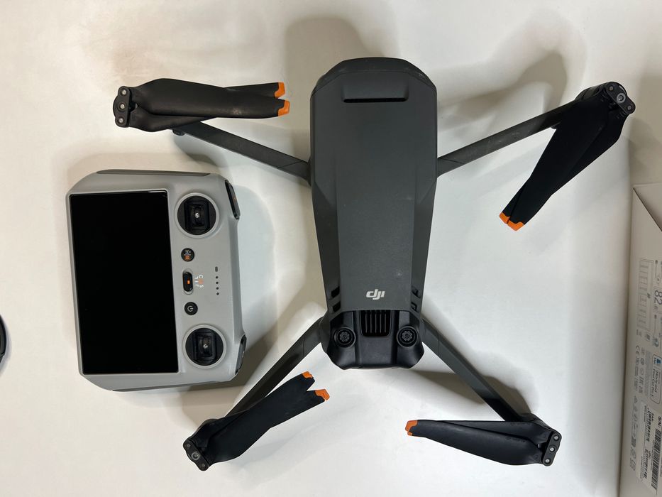 Dron DJI Mavic 3 Pro + kontroler DJI RC RM330, bardzo dobry stan, komplet
