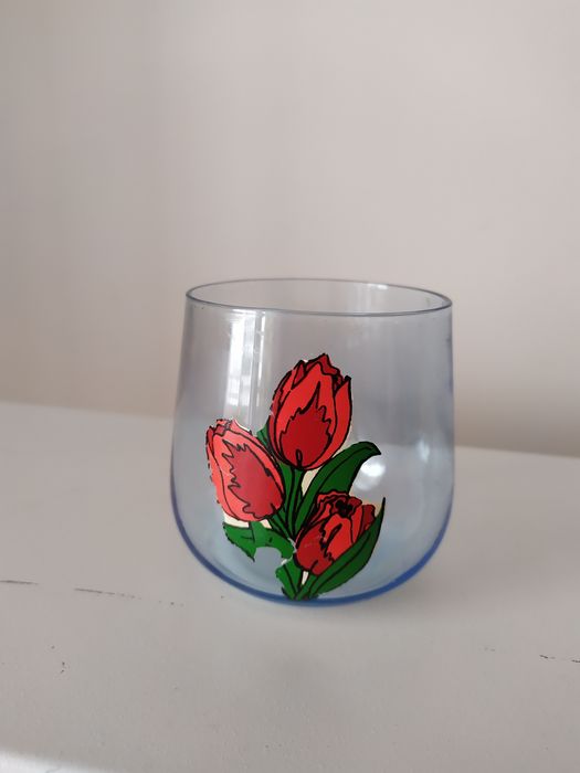 Стакани разные двух видов