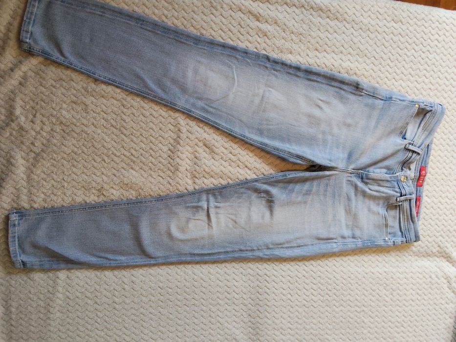 Niebieskie jeansy skinny Guess rozmiar 31