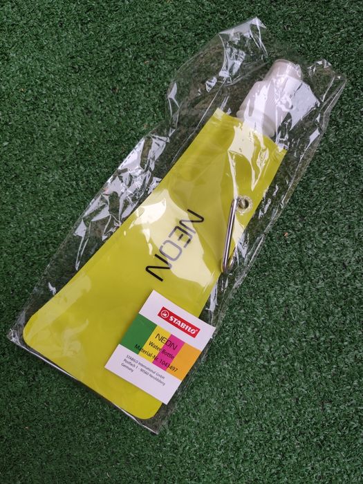 Garrafa de água neon