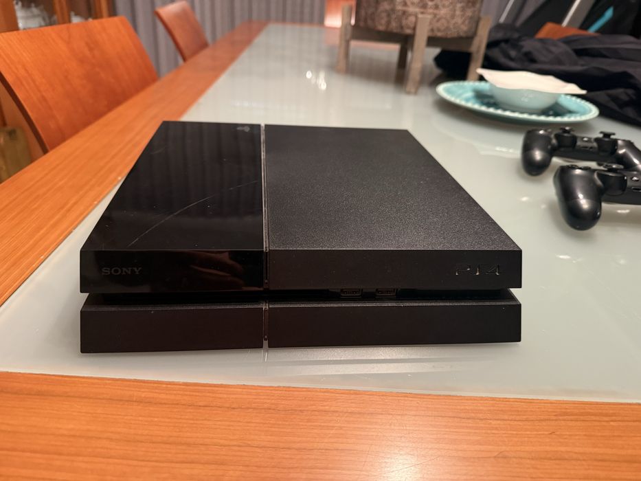 Playstation 4 500gb com 2 comandos