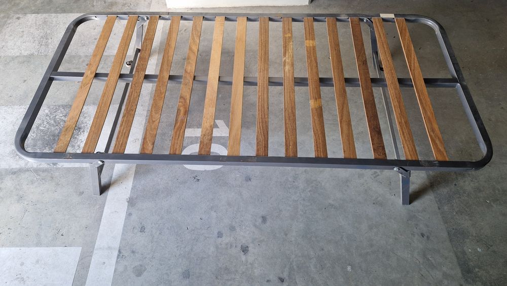 Sommier 190cm de comprimento x 90cm de largura