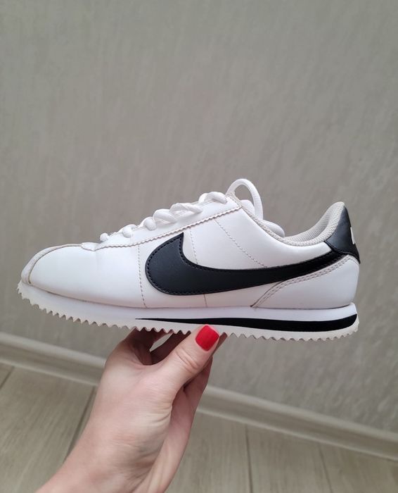 белые с черным Nike