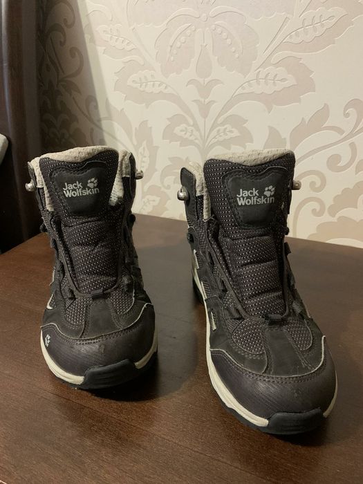 Продам детские зимние ботинки