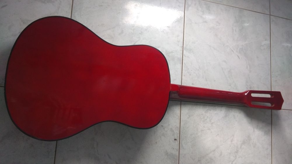 Viola estragada para enfeitar apenas