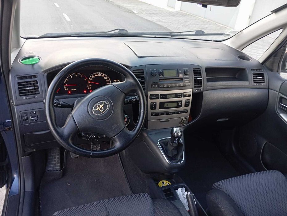 Toyota Corolla Verso — fotografia 8