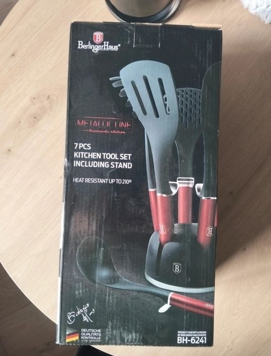 Zestaw akcesoriów kuchennyc ze stojakiem 7 el. Berlinger haus