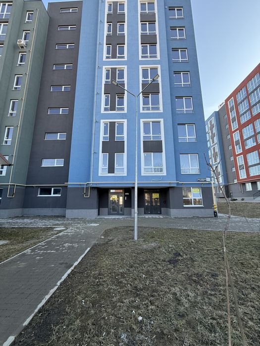 Здається 83  кв в новобудові  центр