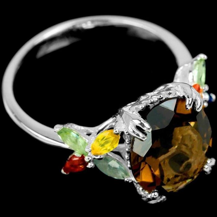 Серебряное кольцо с дымчатым кварцем и цветным сапфиром.Размер 17.75