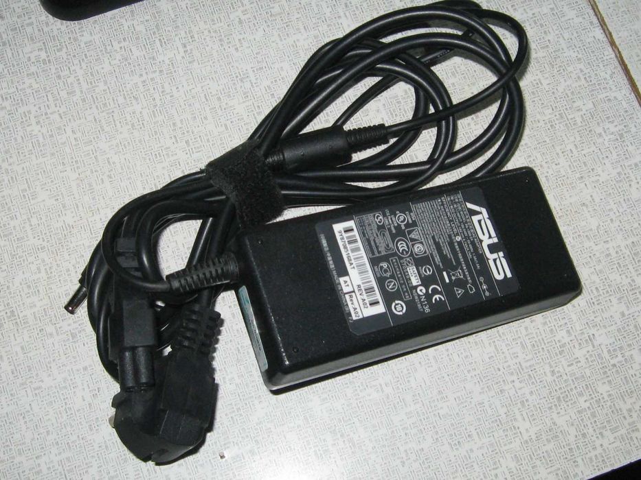 Адаптер для ноутбука.Блок питания.