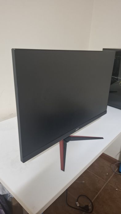 Monitores 27" e 24" acer