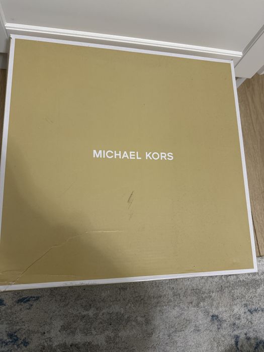 Стильне зимове взуття , нові