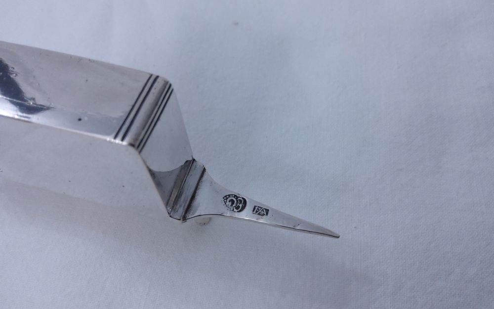 TESOURA de MORROES , do séc.  XVIII , em prata Guimarães Coroa