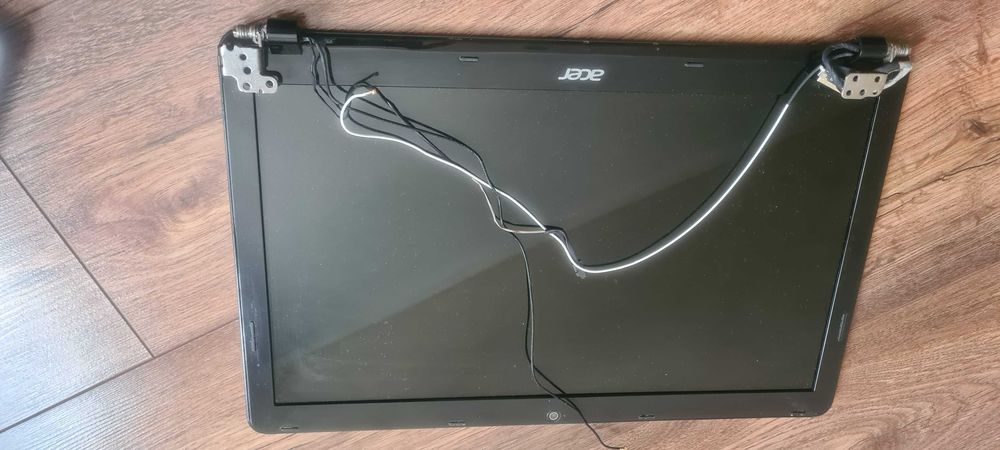 Laptom Acer Model E1-351GB9604G50Maks
