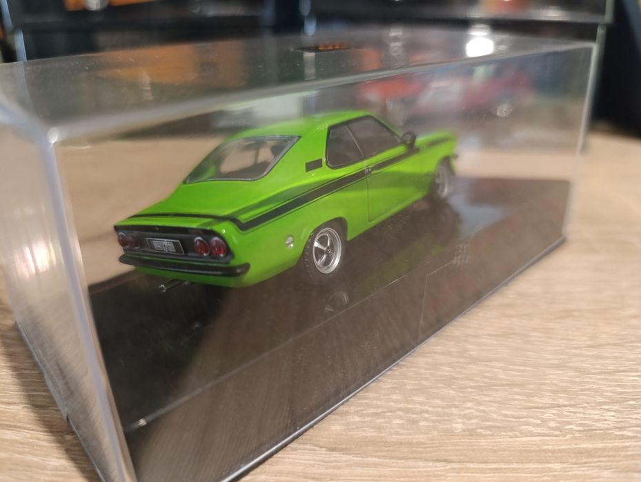 Model Opel Manta A GT/E 1974 1:43 Ixo