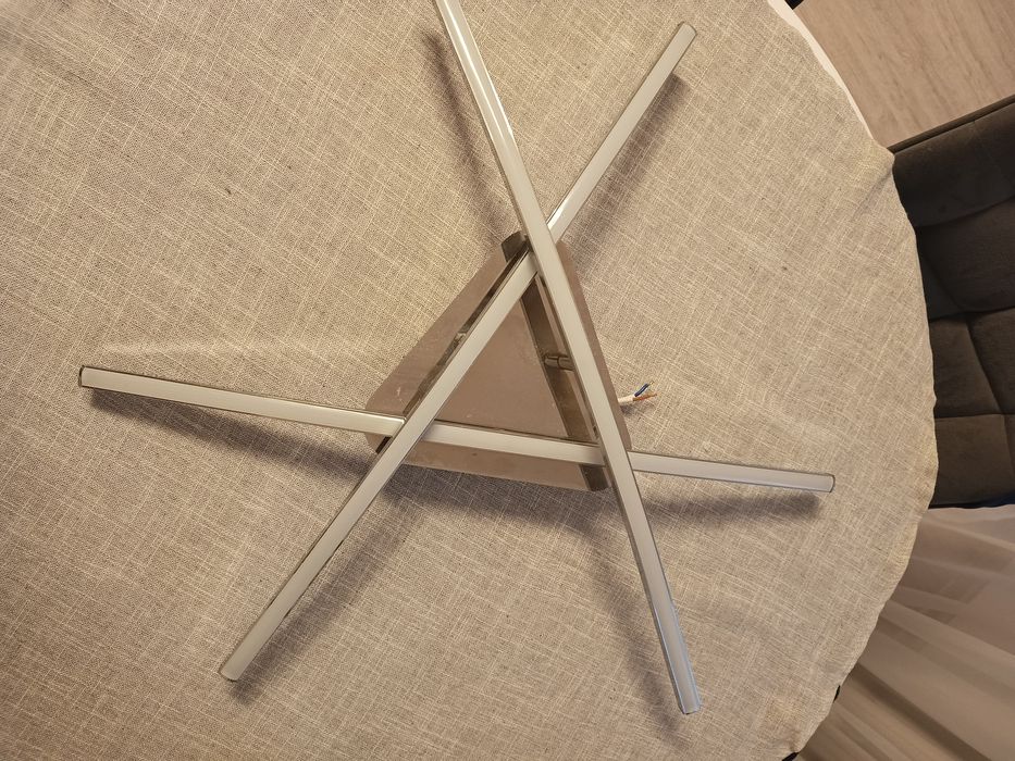 Lampa led regulowane ramiona