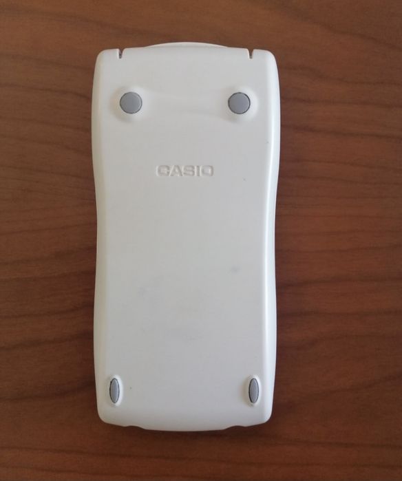 Máquina de Calcular Casio CFX 9850GC PLUS.