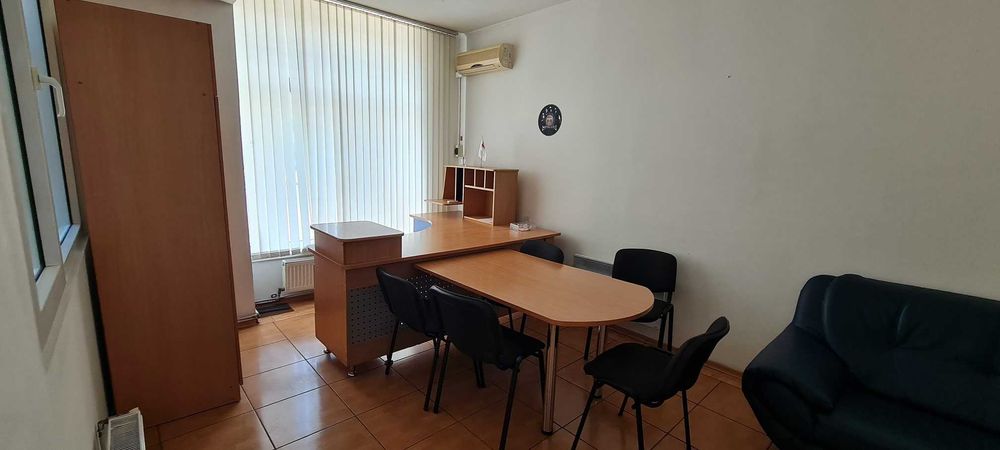 Продаж 790 кв.м. Фасадне приміщення та сто. вул. Космонавтів.