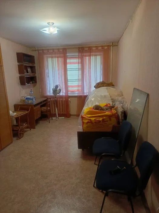 1 комн. 23 м. кв. 8/9 эт. пр. Слобожанский (середина)