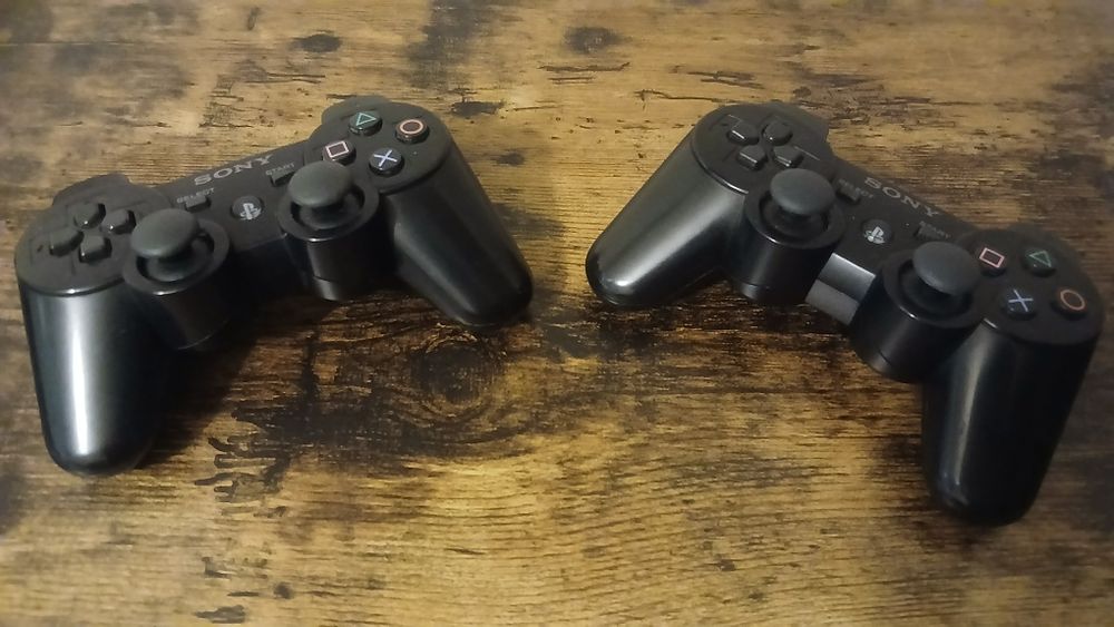 Vendo dois comandos de ps3 limitado