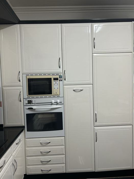 Cozinha e bancada de pedra
