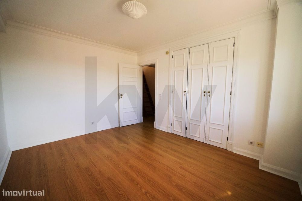 Arrendo / Alugo | Apartamento T1+1 duplex com garagem | na Lapa, Lisbo