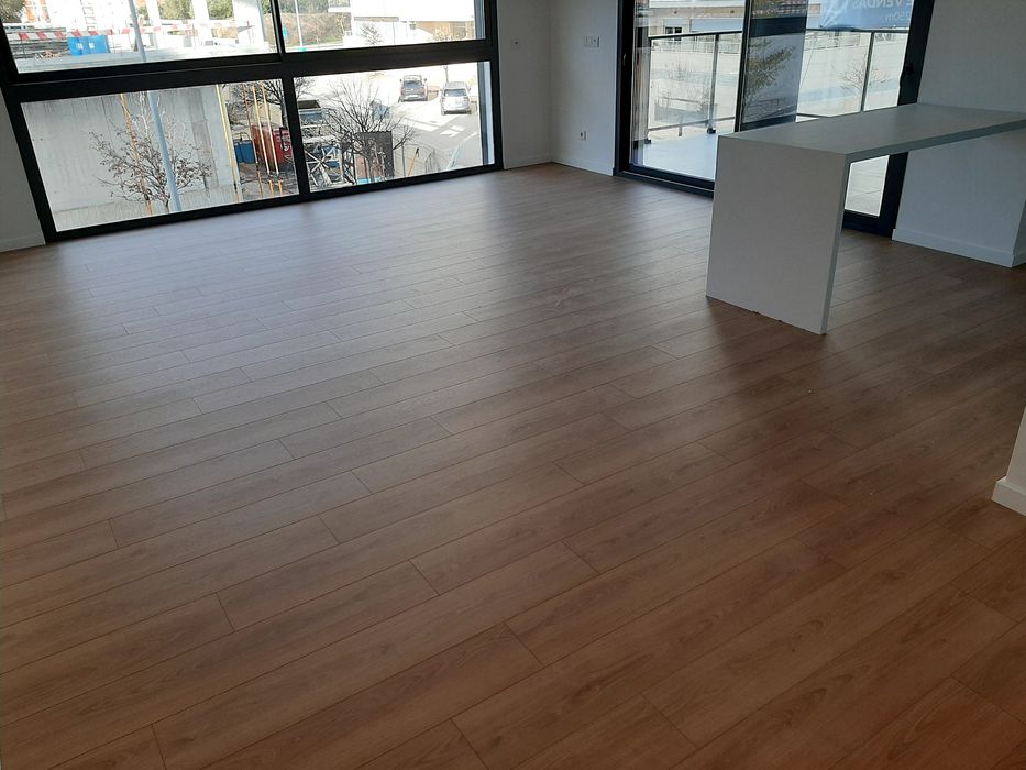 Aplicamos chao flutuante e pavimentos de madeira