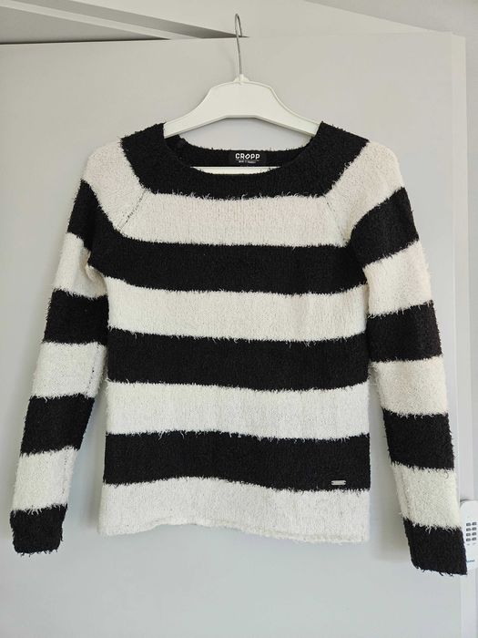 Sweter w paski biało-czarne włochaty Cropp S