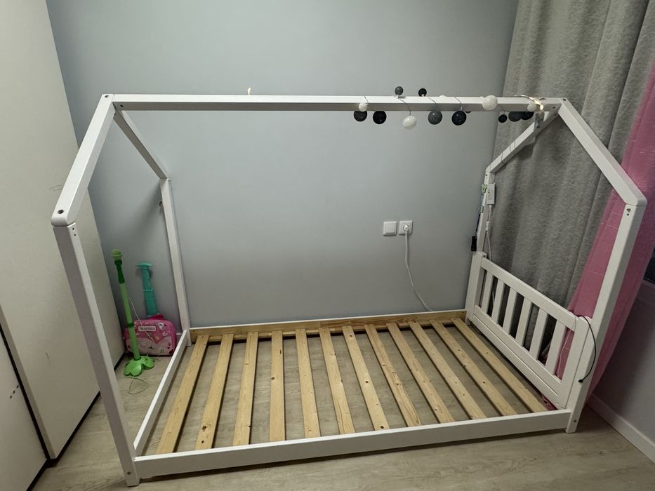 Cama montessoriana + barras + quadro